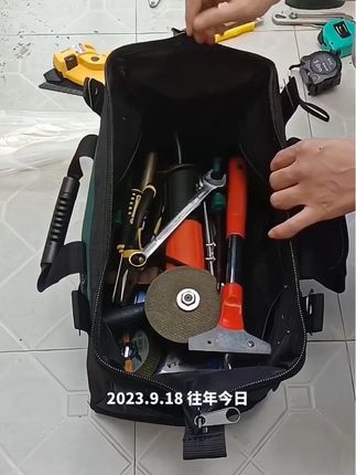 常胜客五金工具包木工大号工具箱帆布耐磨加厚大容量电工工具包 #强烈推荐 #生活好帮手 #好物推荐🔥 #好东西一起分享 #创作灵感 @DOU+小助手 @DOU+上热门 @巨量认证 @巨量千川