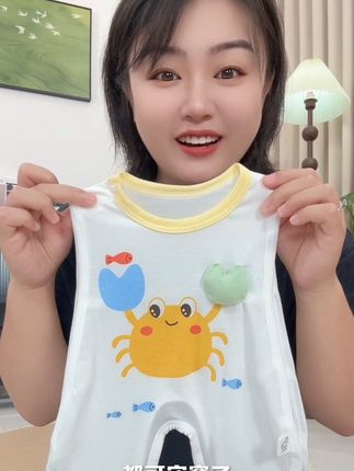 给宝宝穿过才知道,这种琵琶衣真的太适合现在这个 30 多度的天给宝宝穿了,他就能把宝宝爱出汗的脖子腋下全都漏出来了,还是四面镂空四面透气的,穿起来特别的凉快#宝宝琵琶衣 #宝宝肚兜 #婴儿衣服 #宝宝哈衣 #婴幼儿服饰