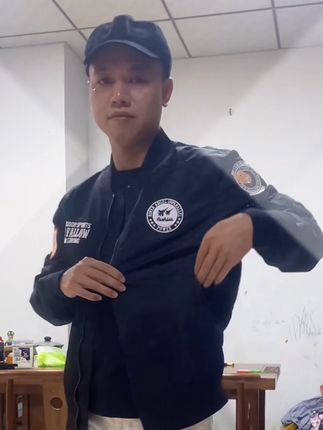 ##潮流帅气 #工装穿搭 #抖音推广 #逆袭之路 #机车情侣款