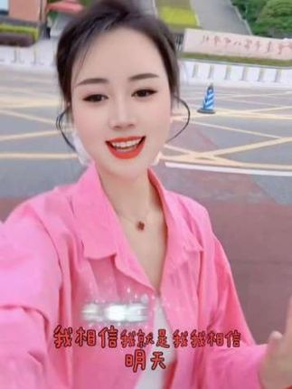 抖音热歌榜抖音最火的歌曲世界这么大,还是遇见你,愿你眼里有光,心中有爱。