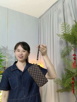#创作灵感 #好物分享 #时尚美包 #女式手提包 #超便宜超划算 ,外出携带方便,实惠好用。