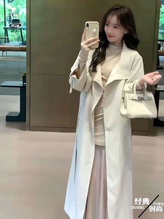 米白色风衣外套女爆款2025年洋气中长款小个子韩系英伦风气质大衣#简约休闲风 #早秋冷冽又随性的气质穿搭#通勤搭配#风衣外套#穿搭ootd @DOU+小助手