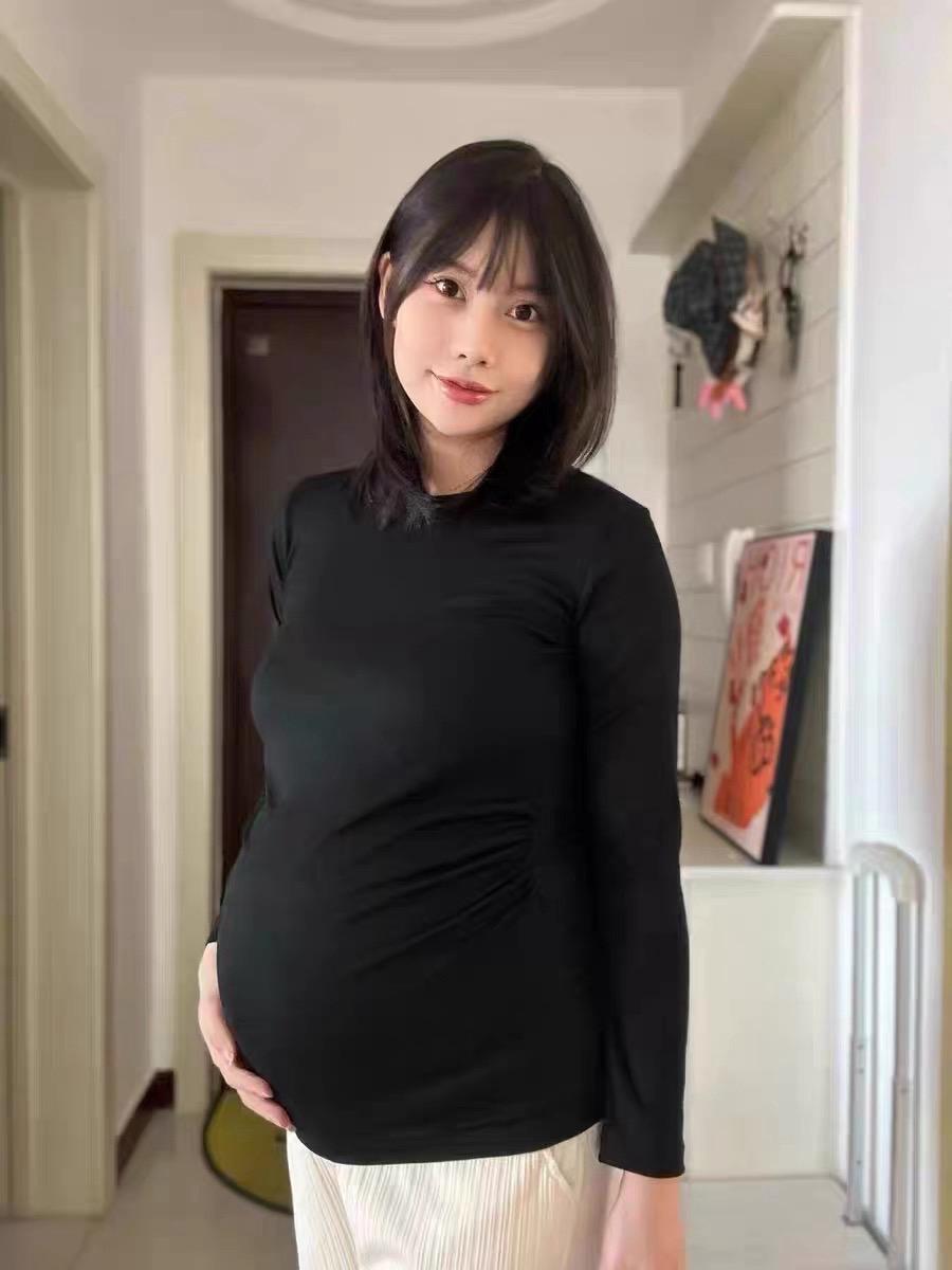 孕妇打底衫。黑色百搭,又显瘦,弹力很大,面料也柔软#孕妇打底衫 #孕妇打底衫推荐 #孕妇上衣 #孕妇装 #孕妇T恤