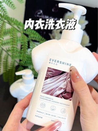 听劝啊姐妹,都去用它!不管红的黄的白的都能洗的干干净净,洗完的内衣裤还香香软软的,配方温和不刺激,内衣洗衣液选它就对了!#好物分享 #洗护好物 #内衣洗衣液 #种草 #女生必备