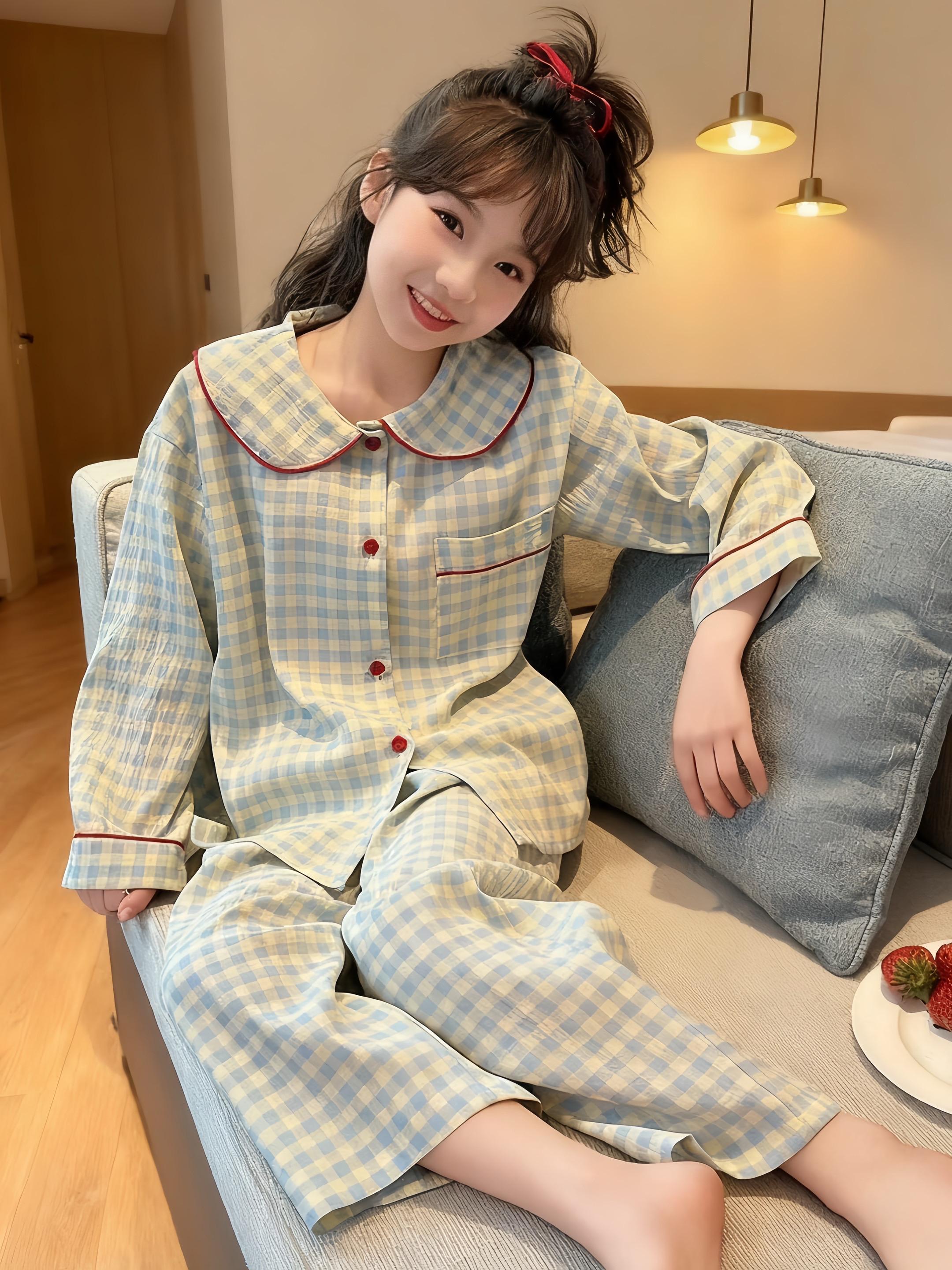 显白又高级的公主风娃娃领家居服套装,面料软软糯糯的,上身又舒适又好看,款式时尚,居家外出穿都可以,码数全,跟宝贝搭母女装也很温馨,妈妈们快安排!#高品质童装 #儿童家居服 #家居服套装 #甜美穿搭 #家居服分享