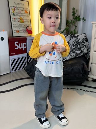 过两天大幅度降温了!这种加绒的牛仔裤一定提前准备上,面料巨巨柔软内里加绒加厚的,秋冬穿抗风又保暖,颜值品质都超在线#高品质童装 #儿童加绒牛仔裤 #童装 #童裤