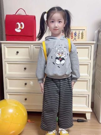 高品质的连帽卫衣小套装,款式简约不挑人,面料柔软又舒服,男女宝宝都能穿🥰#童装萌娃穿搭 #童装搭配 #高品质童装 #幼儿园穿搭 #萌宝潮童穿搭
