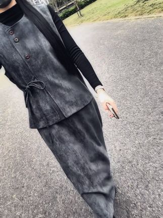 “留不住的人和事太多了,尽力就好,不属于自己的归还给人海⋯•”#秋季穿搭#显瘦穿搭 #穿搭vlog