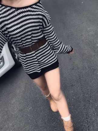 “总有这么一个人,陪了你一程,却陪不了你一生,他是别人的风景,却湿了你的眼睛,也是别人的枕边人, 却让你思念一生…”#秋季穿搭#穿搭 #时髦穿搭 #热门 #上热门