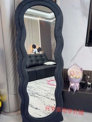 我终于入手了这个异形穿衣落地镜,它是高清防爆镜面,成像超清晰,而且还是网红款,颜值超高。它不仅是一个简单的镜子,更是我的时尚助手,每天用它来搭配衣服都是一种乐趣。#穿衣镜#落地穿衣镜 #镜子#镜子里的自己才是真实的