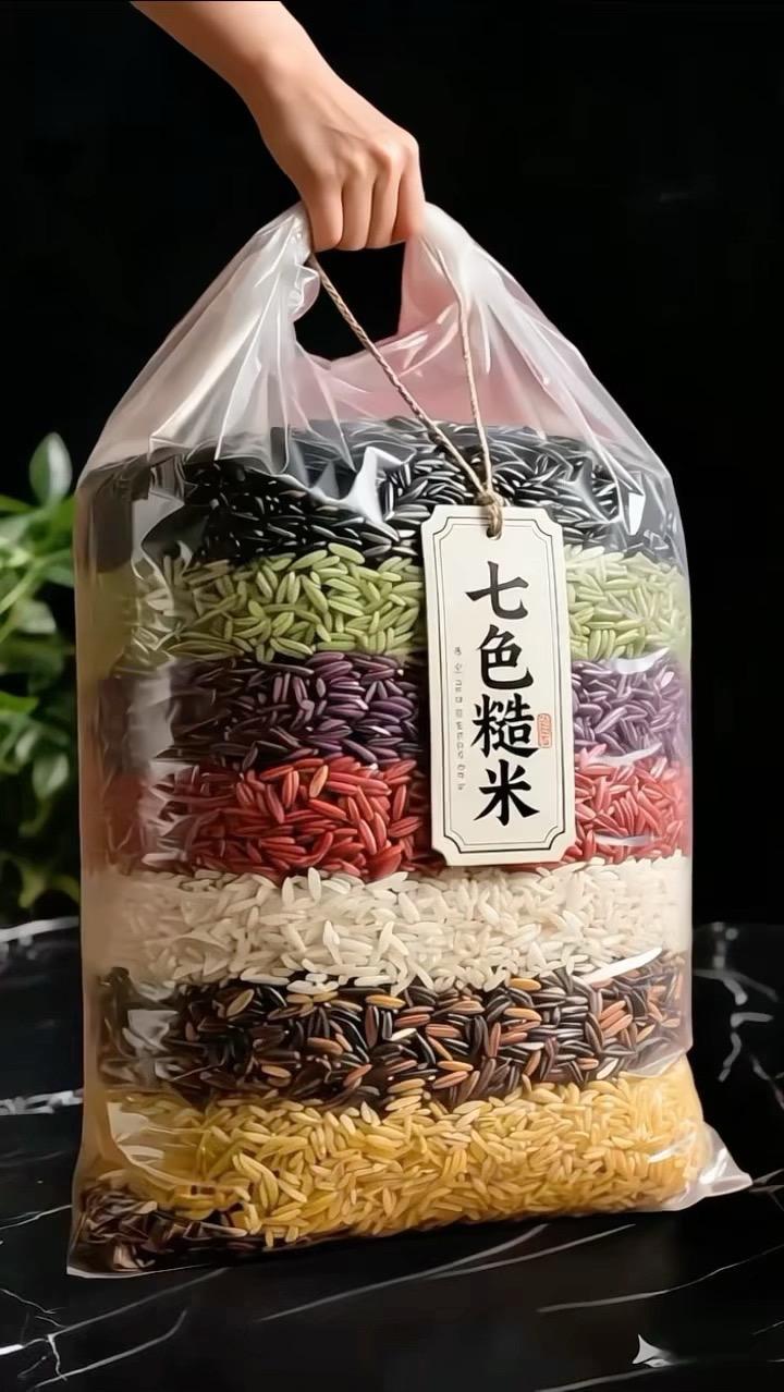 七色糙米是用七种粗粮科学配比而成,营养丰富,饱腹感强,煮出来的粥软糯香甜,口感香醇,营养丰富,真的要比白米饭好吃太多了,而且这一大包足足五斤,全家一起吃都够了。#五谷杂粮的营养搭配#合理饮食营养均衡#营养丰富 #七色糙米的营养价值#五谷杂粮