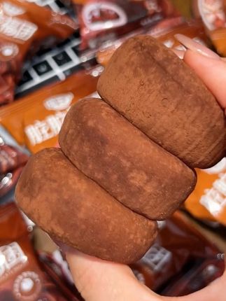 我还从来没吃过这么大的生小福团, 这个是升级版的, 比以前那个大好多。#美食推荐 #超好吃 #甜点