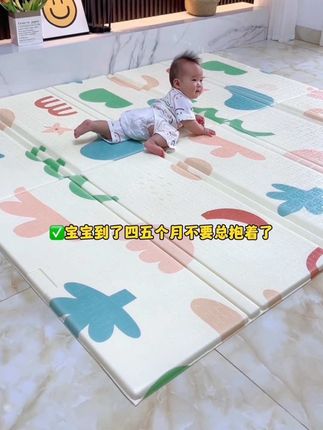 宝宝到了三四个月就不要一直抱着了,提前给宝宝入手一个#爬爬垫 宝宝学爬行、翻身、互动都可以在上边玩,而且是加厚可折叠#爬爬垫 #母婴好物