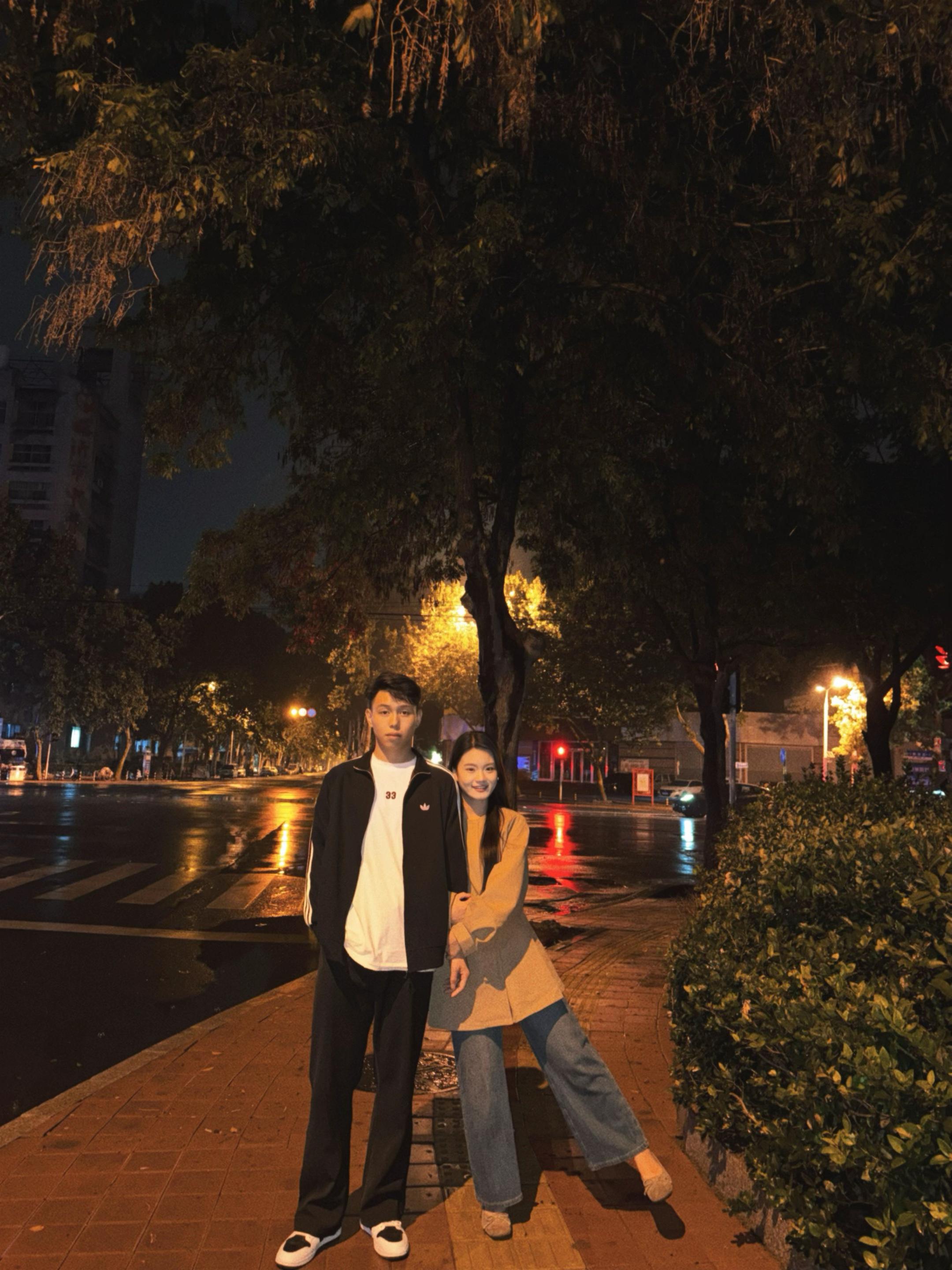 上天赐予我一段真挚的感情 赐予我可以随意依靠的肩膀.#我们俩