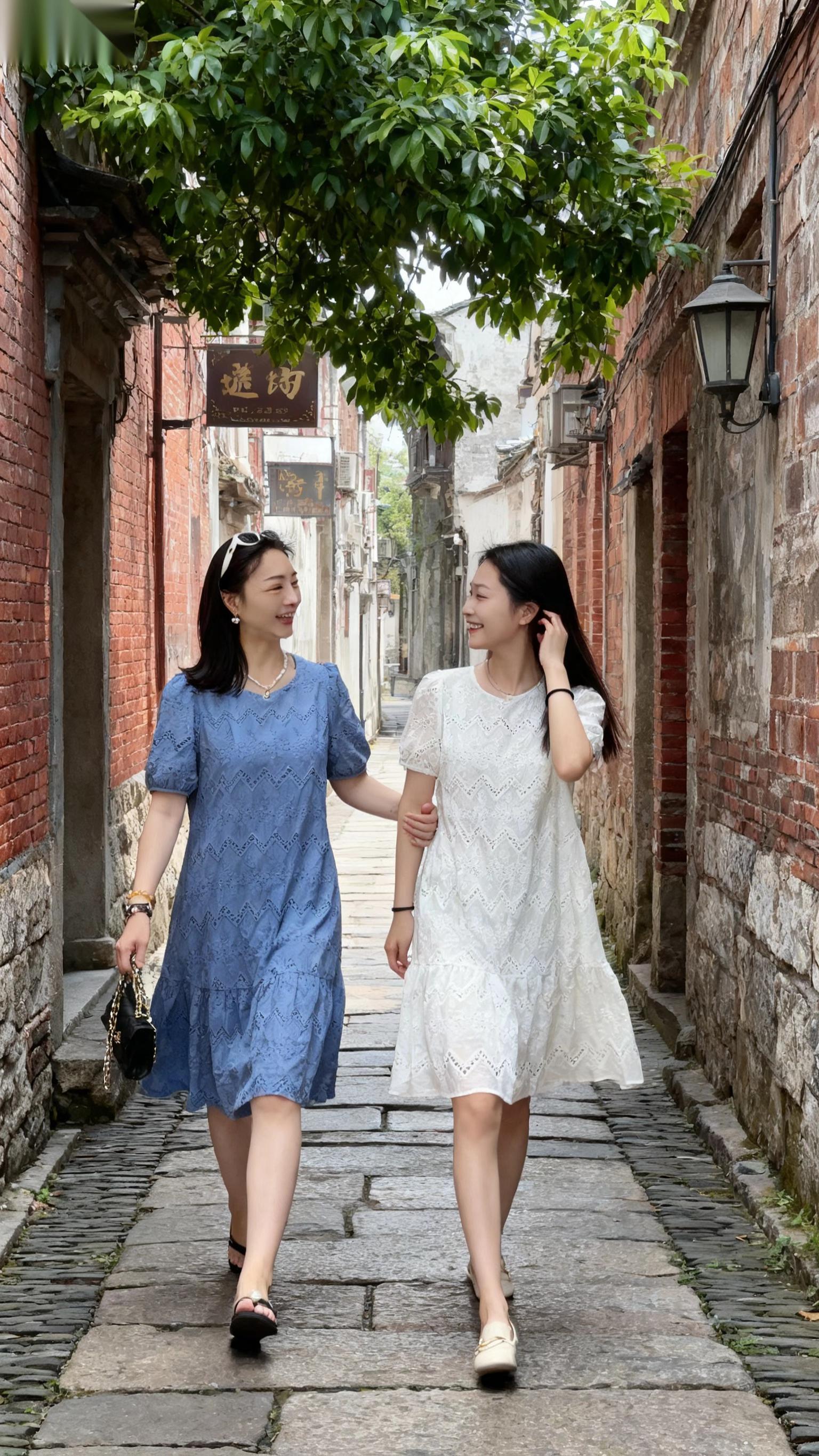 《书签上的日期》 顾远在书里发现张书签,日期是他和前女友分手的日子。他按日期去当年的咖啡馆,老板递来封信:“这是你前女友留下的,她说如果你来,就把信给你。” 信里写着:“我当时查出胃癌,怕拖累你才说分手,现在我走了,祝你找到更好的人。”