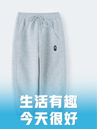 这条女童卫裤也太好看了吧!它是小菲特的新款,专为中大童设计的休闲长裤,而且还是儿童束脚裤哦,它的面料非常舒适柔软,宝贝穿上身一定很喜欢。裤子的版型很好看,无论是搭配运动鞋还是小白鞋都很合适,赶紧给家里的小公主买一条试试吧!