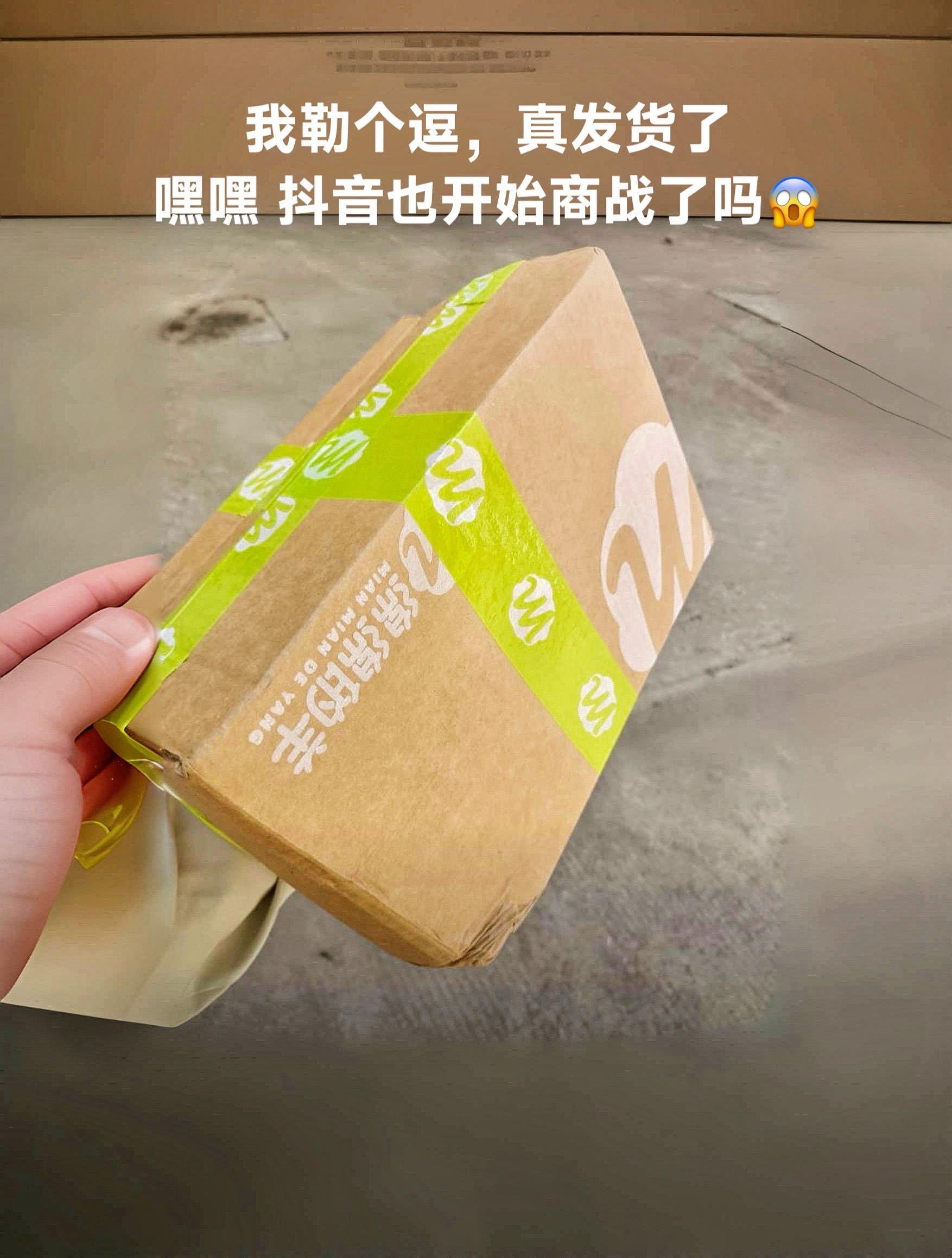 这款国货卫生巾,真是懂咱们精打细算的女大学生!好用还实惠,摸起来软软绵绵的,上身体感特别舒服。全寝室六个人都被它圈粉,真心推荐~#女生必备#绵绵的羊#绵绵的羊卫生巾 #女大学生必备好物 #卫生巾推荐