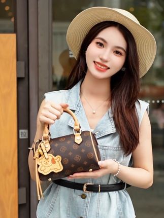 手提单肩斜挎枕头包 #手提包#枕头包#通勤单肩包#时尚#斜挎包