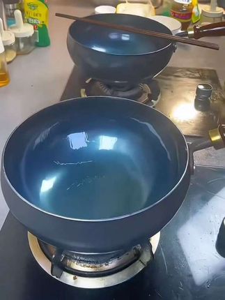#上热门 没想到这个价格竟然买到了无涂层古法 大肚锅搜 ,收到货的品质太高了 煎蛋炒菜,炖肉煲汤,煮面油炸,一锅搞定 还送一个杉木锅盖,这两个搭配真的绝了,做饭想不好吃都难了😋 #大肚锅 #无涂层铁锅 #古法大肚锅 #铁锅不粘锅