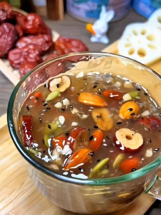 这个#奇亚籽坚果藕粉 开水冲泡即食方便快捷又营养,36岁之后建议每天喝一碗藕粉,男孩女孩都可以喝哦,0脂肪低蔗糖#饱腹感 强 特别适合#减脂期#藕粉@抖音小助手 @DOU+小助手