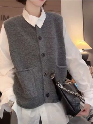 一眼就爱上这款新款单排扣时尚百搭马甲#穿出自信与美丽#和闺蜜穿同款逛街#休闲百搭马甲