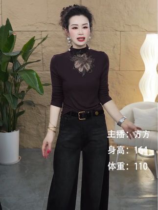 秋季新款时尚纯色镂空大花半高领洋气修身小衫,一套搭配尽显优雅高贵#秋季新款穿搭 #穿出女人味 #减龄显瘦穿搭 #谁穿谁漂亮 #爆款热卖中