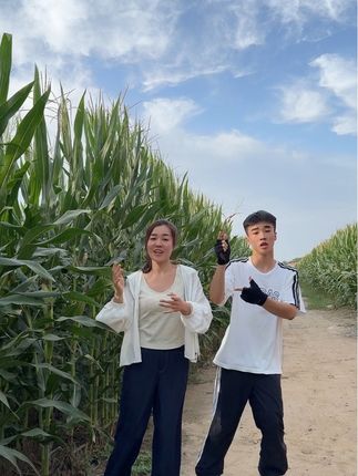 带着儿子出门就是有安全感😊