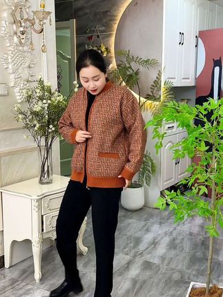 穿着板正,质量也好#中老年穿搭 #时尚妈妈装 #针织衫 #外套