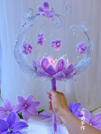 中秋快到了,一起来做花灯吧,紫色给自己,粉色给女儿#中秋节 #中秋手工花灯#扭扭棒#中秋莲花灯