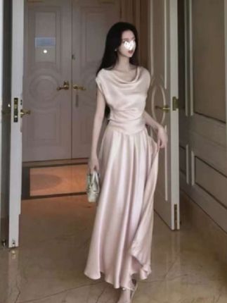 #时尚女装穿搭  【白羊专属】夏季搭配两件套气质名媛高级感女装缎面上衣半身裙套装