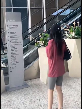 #孕妇鲨鱼裤安利小孕妇们~这条五分瑜伽裤真的是孕期穿搭的福音,高腰托腹不勒孕肚,面料柔软舒适弹力大,不管搭配一件什么长款的上衣,就可以轻轻松松地出去啦!时尚又百搭,姐妹们快去国!#孕期穿搭#孕妇五分鲨鱼裤#孕裤#时尚孕妇装