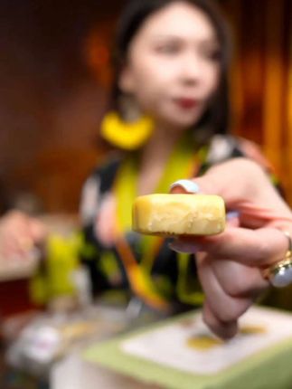 绿豆糕冰淇淋口感解馋充饥零食糕点 【喵在其中】绿豆糕冰淇淋口感绵密糕点休闲解馋充饥零食食品下午茶#绿豆糕 #糕点 #零食 #零食推荐 #零食分享 @DOU+上热门 @DOU+好生意 @巨量本地推 @巨量创意 @巨量千川 @巨量本地推
