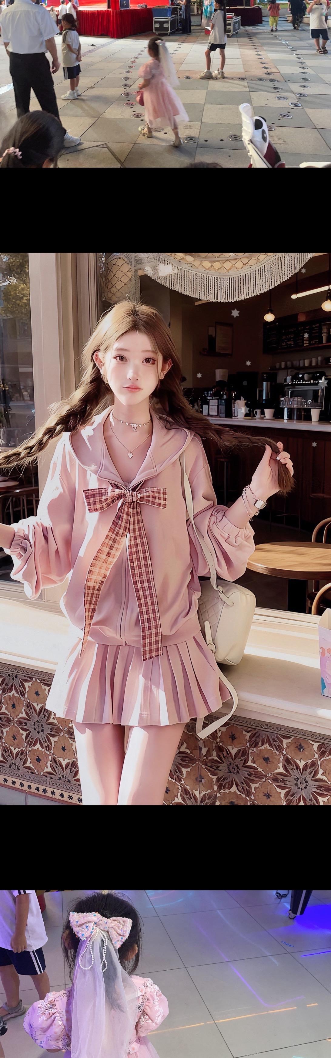 周末午后,林晓穿了套新衣服出门买奶茶。粉灰色的格纹蝴蝶结连帽卫衣软乎乎的,领口的格纹蝴蝶结随脚步轻轻晃,下身搭配的同色系百褶裙衬得腿又细又直。  她靠在奶茶店的木质吧台前,阳光透过玻璃窗落在卫衣帽子上,店员笑着夸:“妹妹这套韩系穿搭好减龄,看着真甜。”林晓接过奶茶,指尖碰了碰卫衣上的蝴蝶结,脚步轻快地走进了秋日的微风里。#学院风穿搭 #小个子女生秋冬就这样穿 #轻松摆脱路人感的韩系穿搭 #jk穿搭 #早秋穿搭三分钟出门不是梦