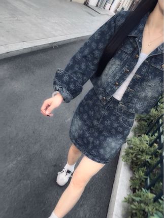 衣服穿在身上才漂亮,钱给你花才是你的,至于他住什么房子,开什么车,和你没有任何关系,握在自己手里的才是真的.#早秋穿搭#穿搭vlog