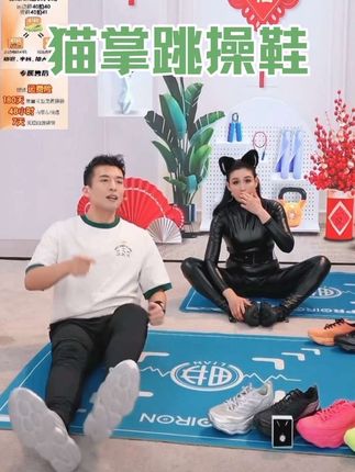 刘畊宏专门设计的跳操鞋,不仅可以跳操可以跑马拉松,仿猫掌大肉垫吸收冲击,防滑防震还静音,配色也太好看了!#运动鞋#刘畊宏#好鞋推荐#好穿不累脚#马拉松跑鞋