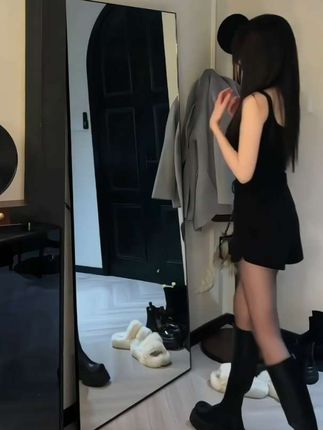 老婆们答应我 秋冬都去穿一次热裤➕️长靴 穿上它你就是辣妹本妹#ootd穿搭 #黑色系穿搭 #短裤 #辣妹穿搭 #热裤
