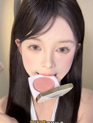 姐妹们一定要试试这个百搭腮红!烘焙工艺细腻不飞粉!炒鸡有氛围感!#AMIIR腮红 #腮红推荐 #百搭腮红 #烘焙腮红 #用琥珀流光风打开秋天