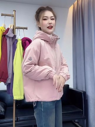 #谁穿谁好看系列 #冲锋衣 #冬季搭配 #休闲百搭 #时尚保暖