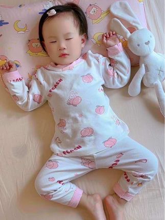 没什么大本事 就做好你的妈妈吧 陪你一年四季慢慢 的不再怀念自由自在的日子 任何事不如陪在你身边 踏实 虽然自由可贵 但爱你更胜一筹#我的女孩 #陪你长大 #儿童家居服 #儿童秋衣秋裤
