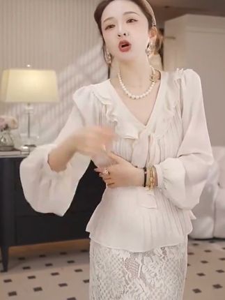~法式气质时尚潮流洋气显瘦减龄百搭V领褶皱*衬衫~高级感满满!#穿搭 #气质穿搭 #显瘦穿搭 #时尚 #高级感穿搭