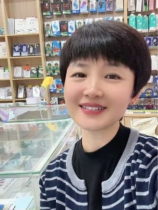 当那秋风吹过你身边 能否替我再说声想念,当那枫叶一片一片飘落,你是否会想起那年那天…#当秋风吹过 #愿所有真情都不被辜负 #抖音助手
