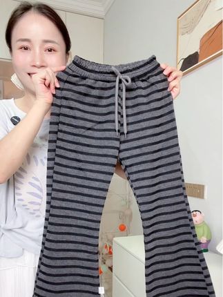哇塞, 小马才九块九啊! 给女儿买了一条又舒服又好看的糯米绒小裤子。#显高显瘦显腿长。#百搭又好看 #好物推荐🔥 #童装#便宜又好穿