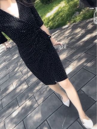 就曾经相信,简简单单的人,一定被人珍惜。善良心软的人,一定有人感激。后来,简单的人被耍,善良的人被欺。现在才明白,人越简单,越容易上当,人越善良,越容易受伤!#穿搭 #气质这一块拿捏死死的 #气质范