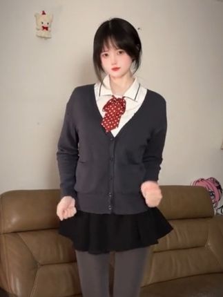 这小小果然有点上头 #周悦摇卡点舞 #周悦摇 #创意舞蹈 #有点上头 #厚灰美学