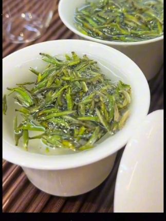 今年2025的福鼎白毫银针,是很多人津津乐道的话题!#福鼎白茶 #新茶上市,今年天气好,做出来的茶叶口感好,香气高#白毫银针 #白茶