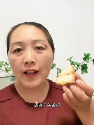 卢师傅奶香椰蓉月饼,奶香浓郁椰香扑鼻。#卢师傅奶香椰蓉月饼。