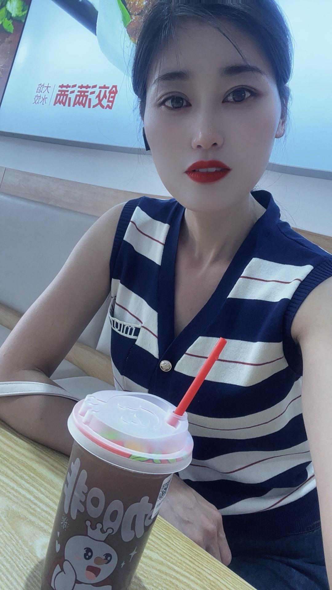 #一杯奶茶的快乐 #强烈推荐 #蜜雪冰城 #奶茶 #随拍
