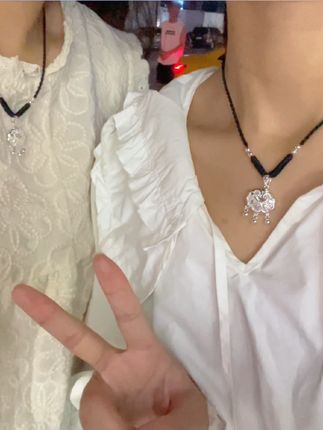 平安锁寓意“即使年年不见 也要岁岁平安”听说艾特你闺蜜真会给你买#银锁 #银 #礼物 #惊喜 #平安锁