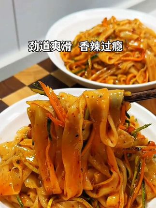 夏天和凉皮简直太配了!有红油和麻酱两种口味,劲道爽滑香辣过瘾#凉皮 #红油凉皮 #这一口好过瘾 #速食美食