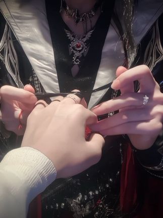 指尖缠绕的发丝 是我送你的第一枚戒指 #天官赐福 #花怜 #花城 #谢怜 (yc@无敌大蒜头